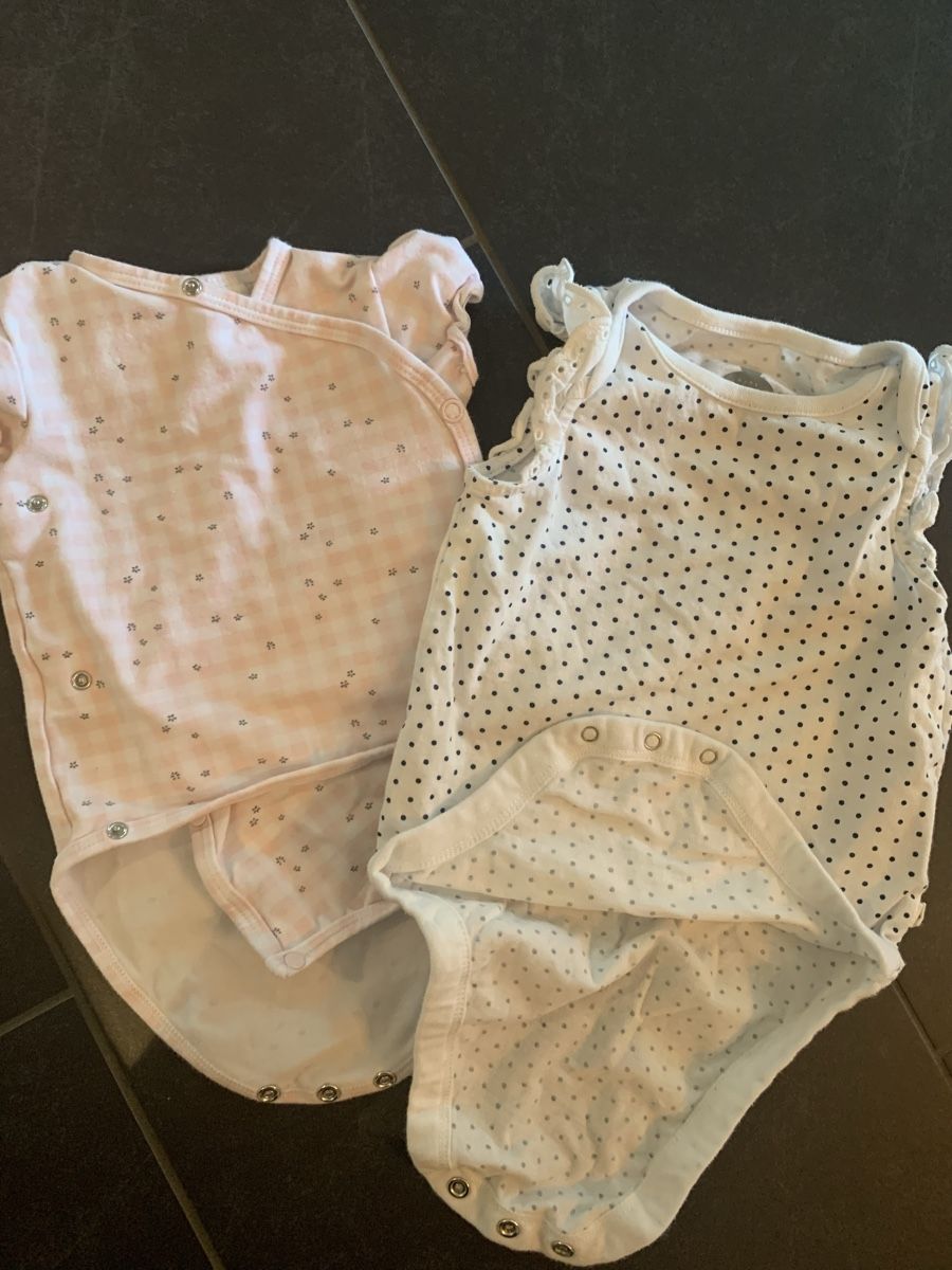 Lotti & Set di vestiti: Sommer Bodies, Kurzarm, Grösse 68/80 – Usato da Unterägeri venduto da Globi8634 1