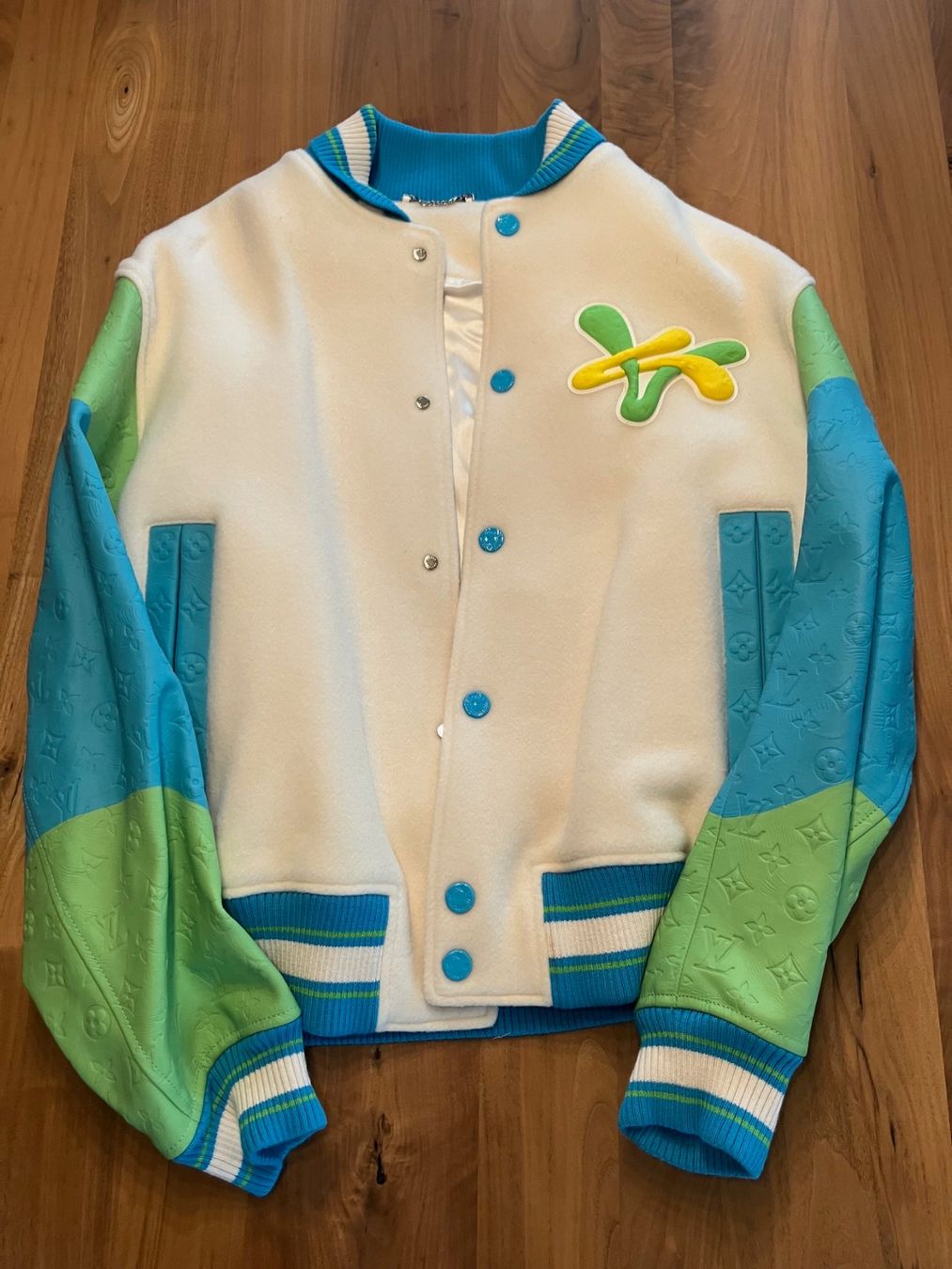 Louis Vuitton Jacken: Louis Vuitton Monogram AS Rainbow Playground Varsity – Neu und originalverpackt aus Zäziwil von Bewy1