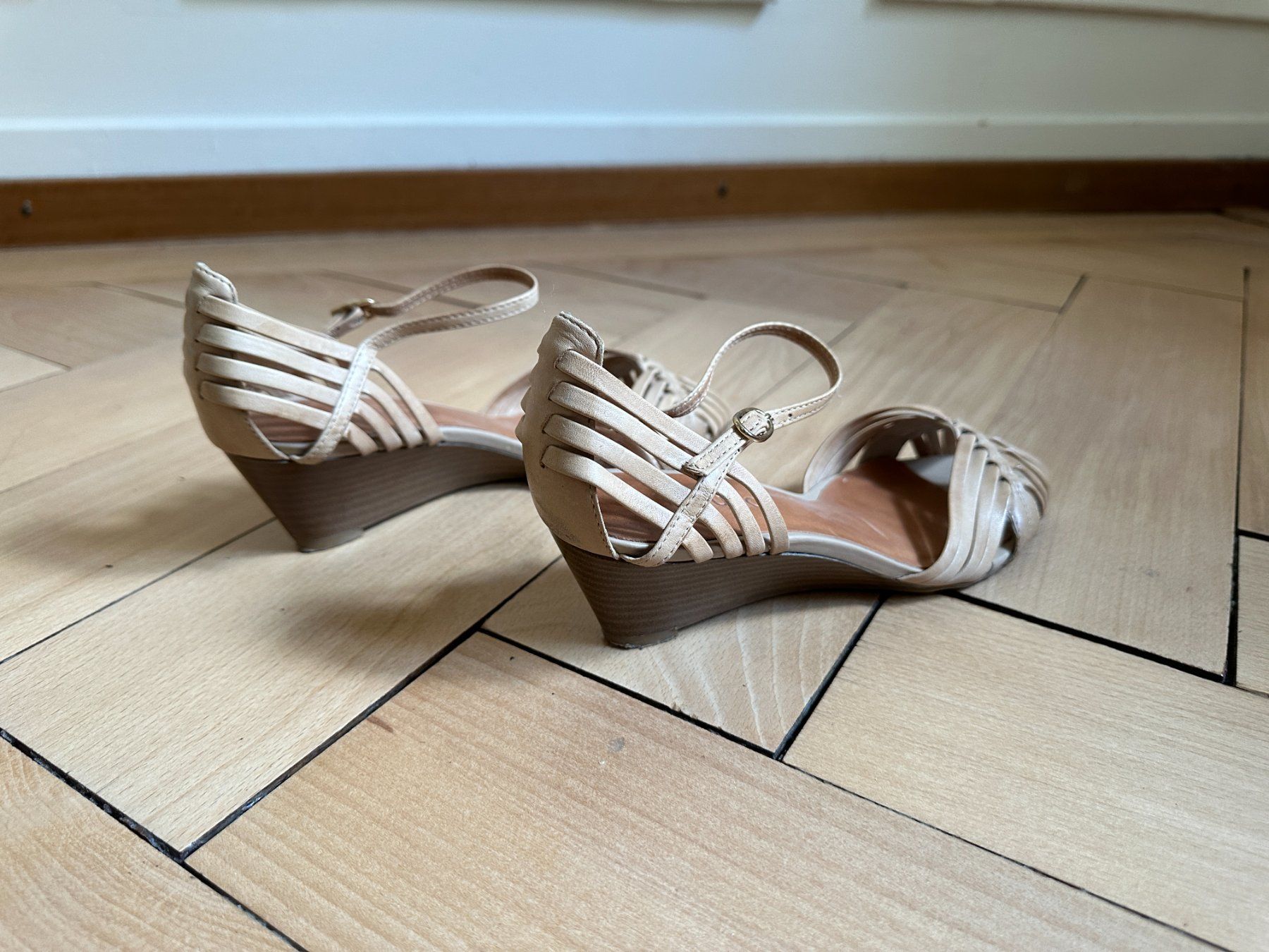 Scarpe da donna: VIA UNO - Leder Peeptoe Sandale hellbraun 37 – Usato da Zürich venduto da Diazaio 2
