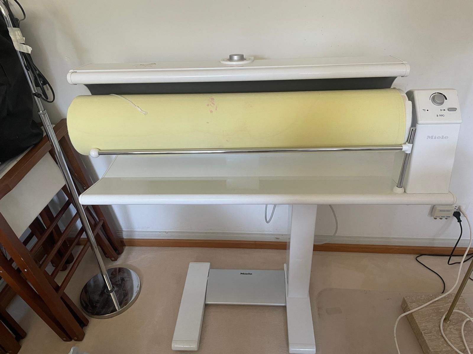 Tutte le macchine: Bügelmaschine von Miele – Usato da Reinach AG venduto da dan_9vsl
