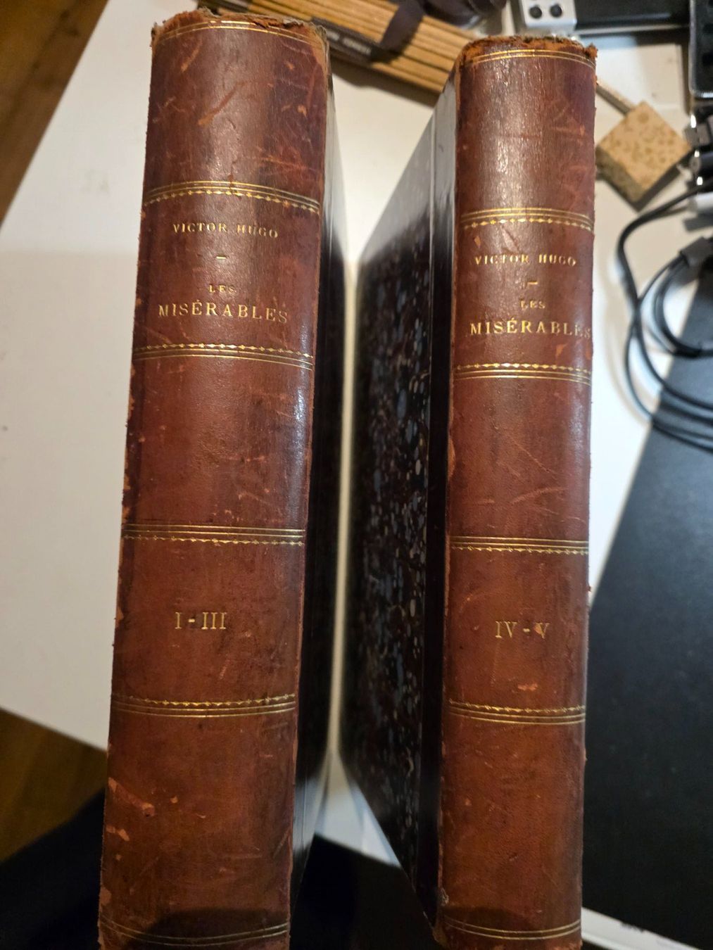 Libri: Les Misérables - Victore Hugo 1862 2 Bücher – Usato da Walterswil BE venduto da Lonitti 2