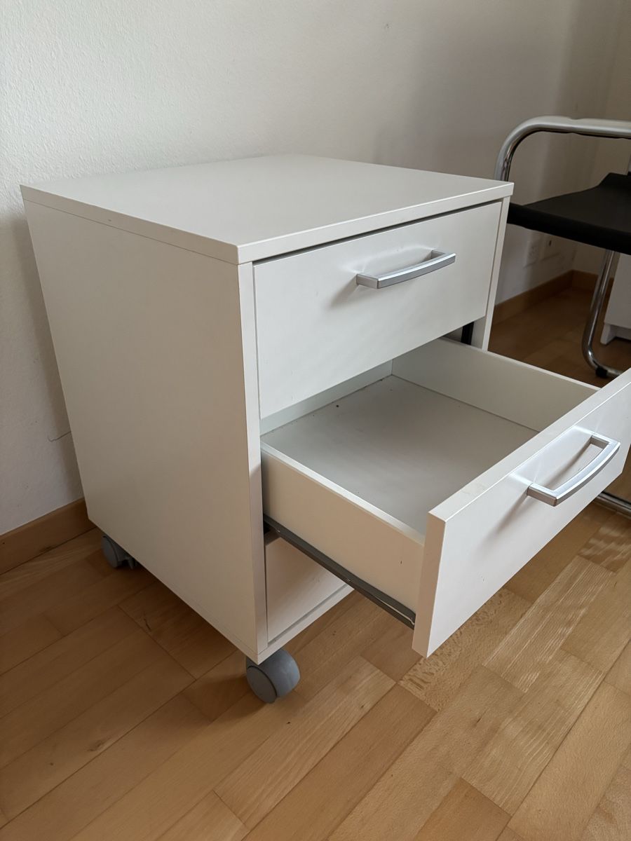 Ikea Comodini: Nightstand – Usato da Thalwil venduto da ste_p6ym 1