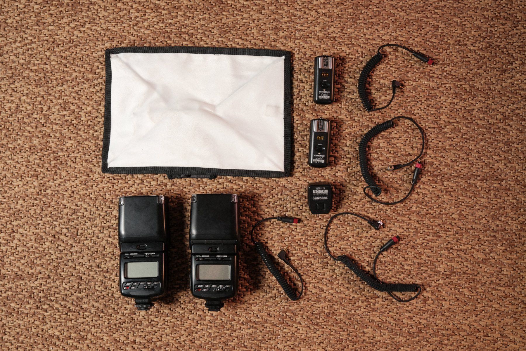 Nikon Flash: Lot 2x Flash Nikon SB + Déclencheurs sans fil – Usato da Genève venduto da luk_2xmq