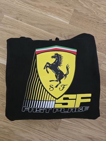 Neuwertiger Ferrari Hoodie, Gr. L, Schwarz