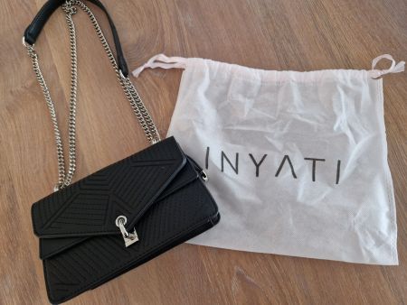 Inyati Handtasche in schwarz (vegan)