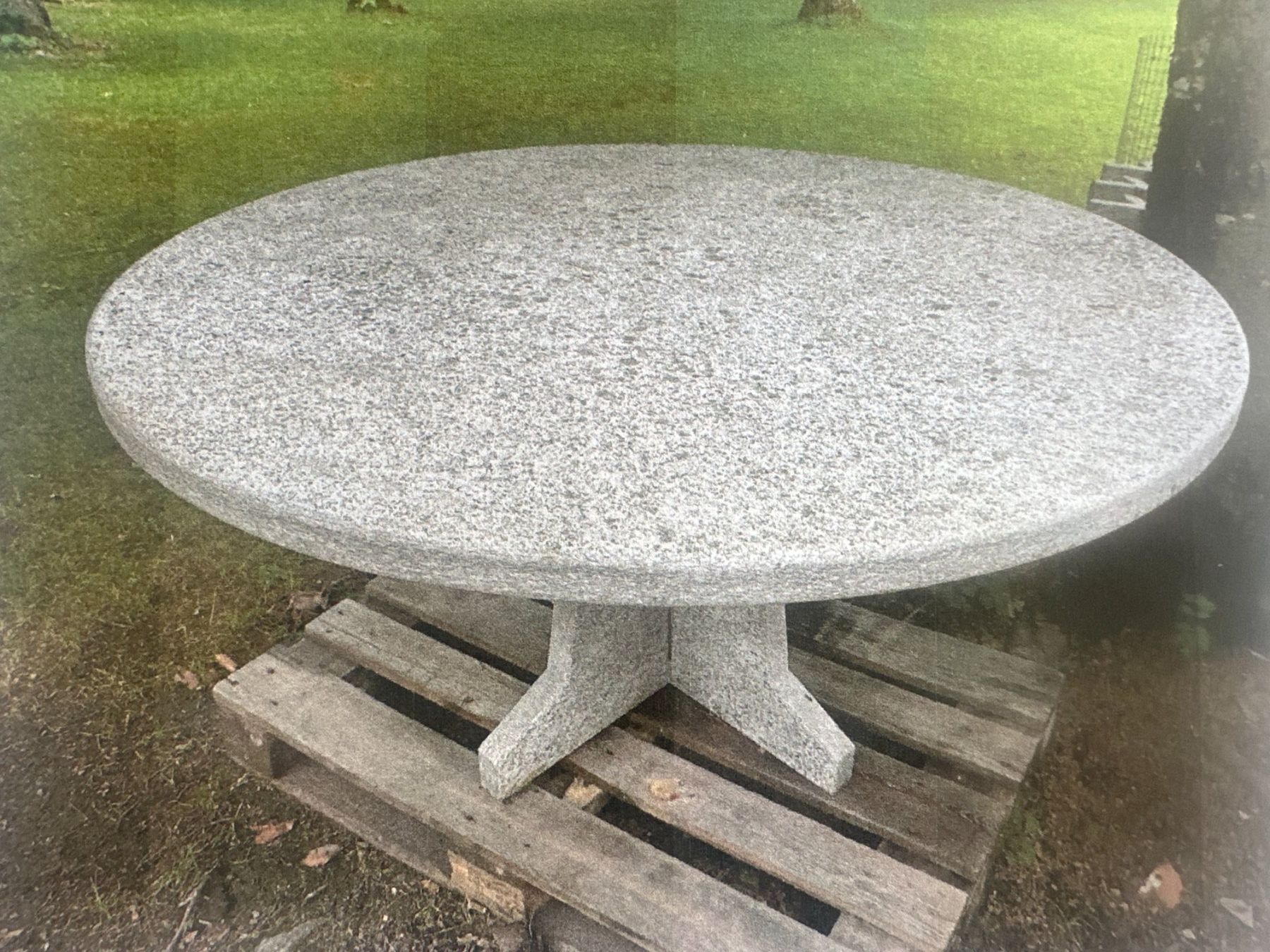 Pierres & tuiles: Granit Gartentischgarnitur – D'occasion à Sils im Domleschg par ham1944