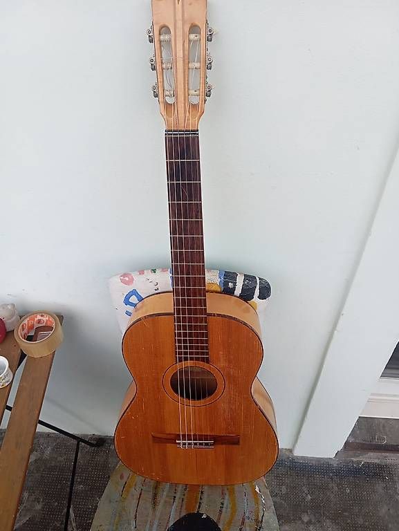 Vintage Strumenti musicali: Vintage Classic gitarre – Usato da Basel venduto da Petergunn