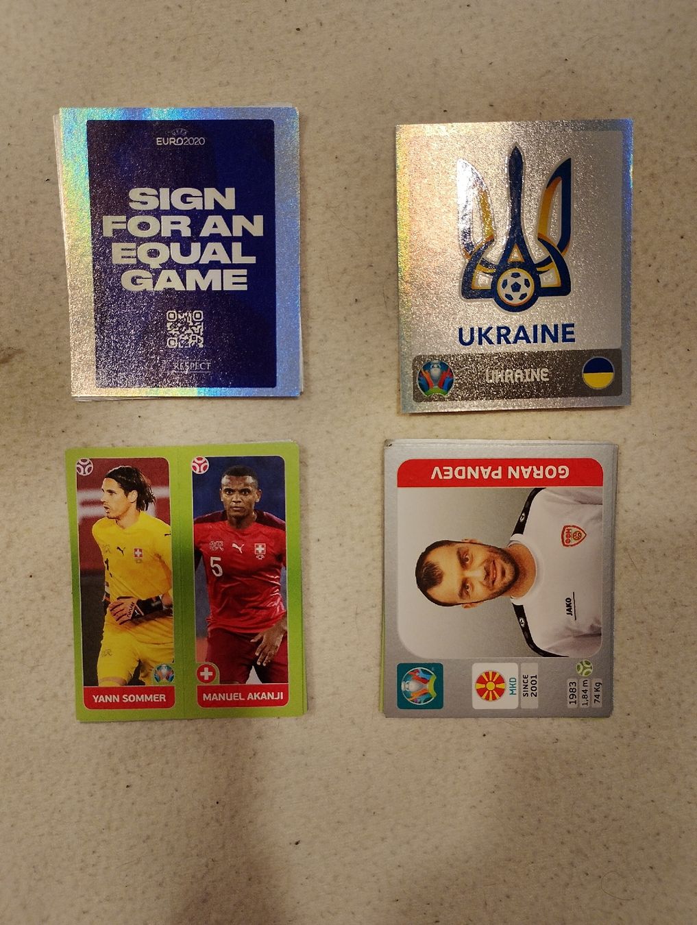 Panini Carte collezionabili: ca. 30 Panini Stickers Em 2020 – Nuovo (secondo la descrizione) da Frutigen venduto da nev_rb7v
