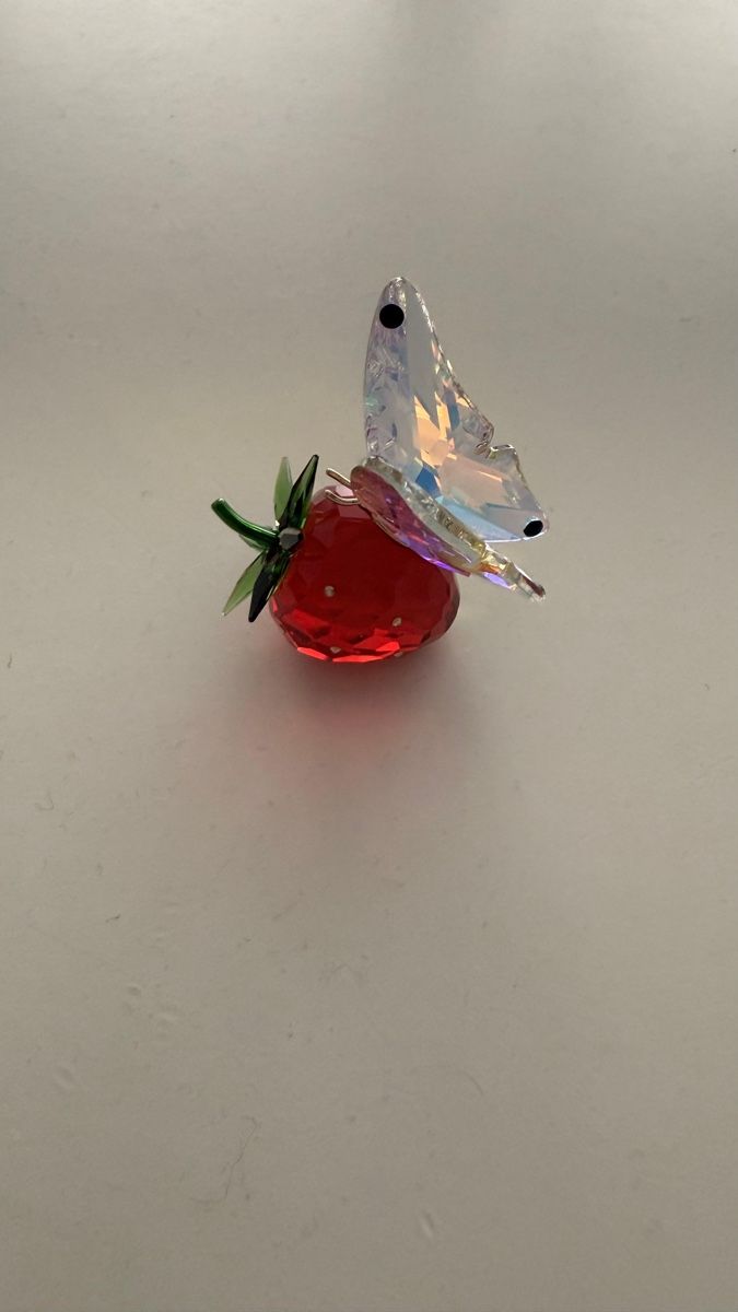 Swarovski Figuren: Swarovski Erdbeere mi Schmetterling – Neu (gemäss Beschreibung) aus Hölstein von ger_2qvx
