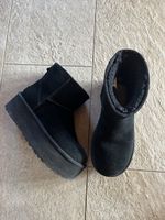 Original UGG Classic Mini Plateau Boots Schwarz, Grösse 40