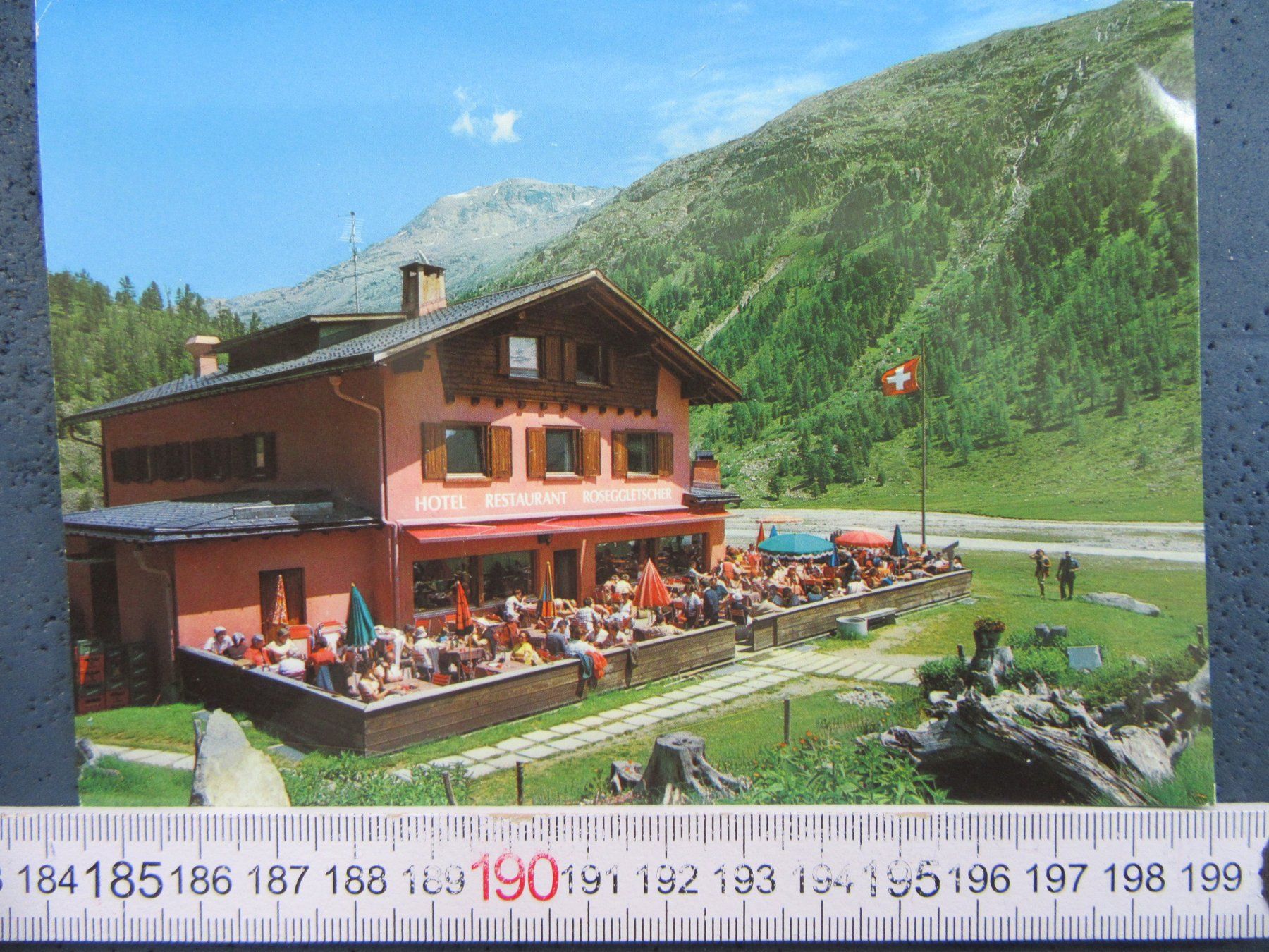 Cartoline postali: ROSEGGLETSCHER HOTEL RESTAURANT BE AK BELEBT – Usato da Ettingen venduto da Hausi4711