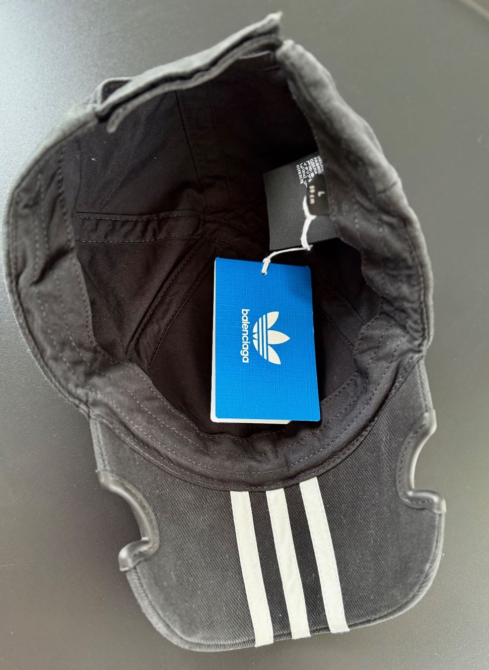 Balenciaga Copricapi, berretti & cappellini: Balenciaga X Adidas Cap – Nuovo (secondo la descrizione) da Kilchberg ZH venduto da LuxuryVault 3