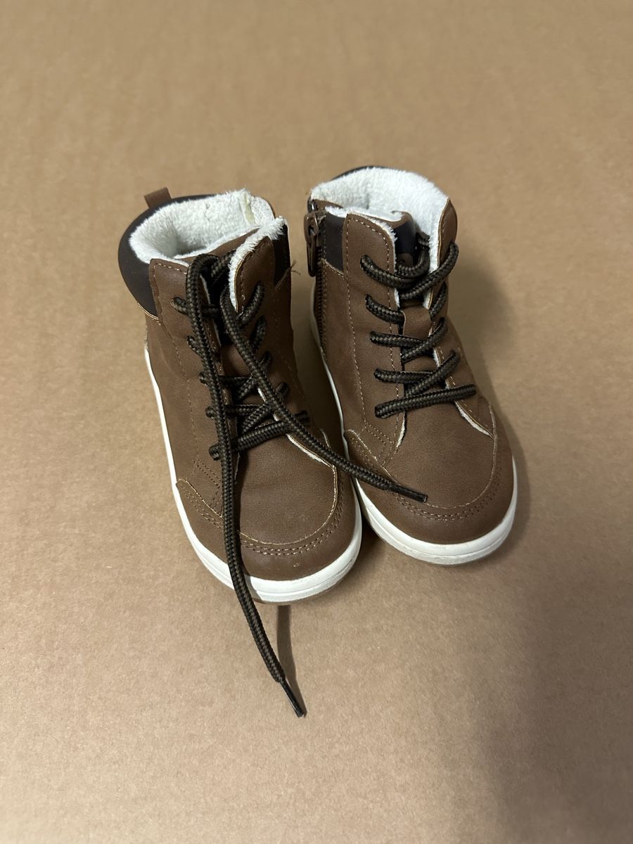 Scarpe per ragazzi: Kinderschuhe Gr. 25 – Usato da Mels venduto da pedromiguel_12