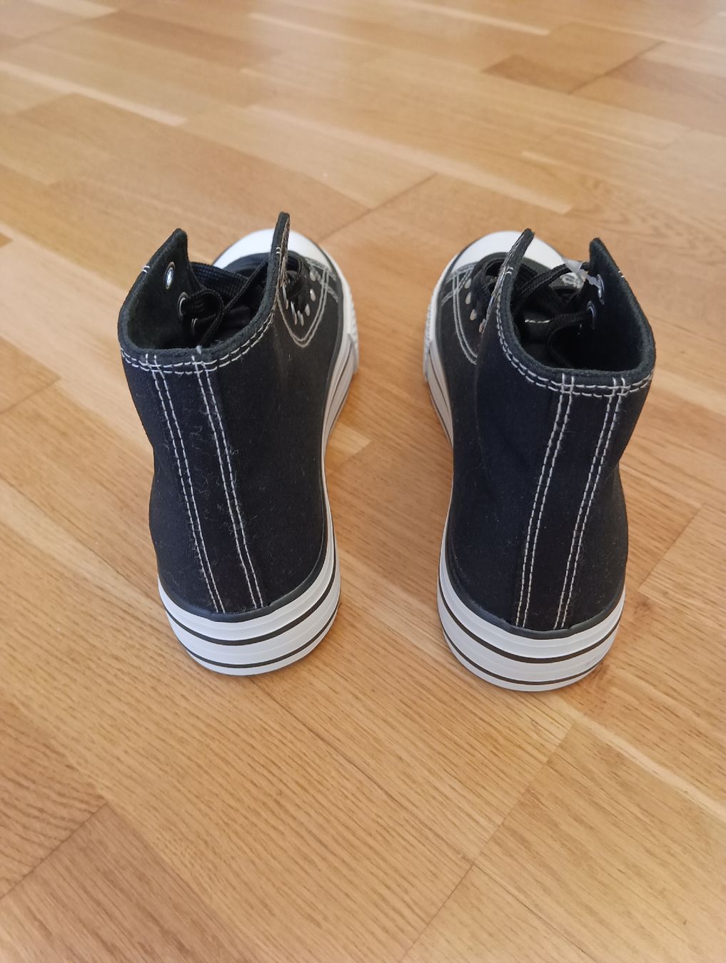 Scarpe da donna: Neue Sneaker im Converse-Style Gr. 37 – Nuovo e nell'imballaggio originale da Densbüren venduto da H-76 3