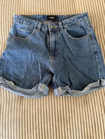neuwertige Vero Moda Shorts Grösse S