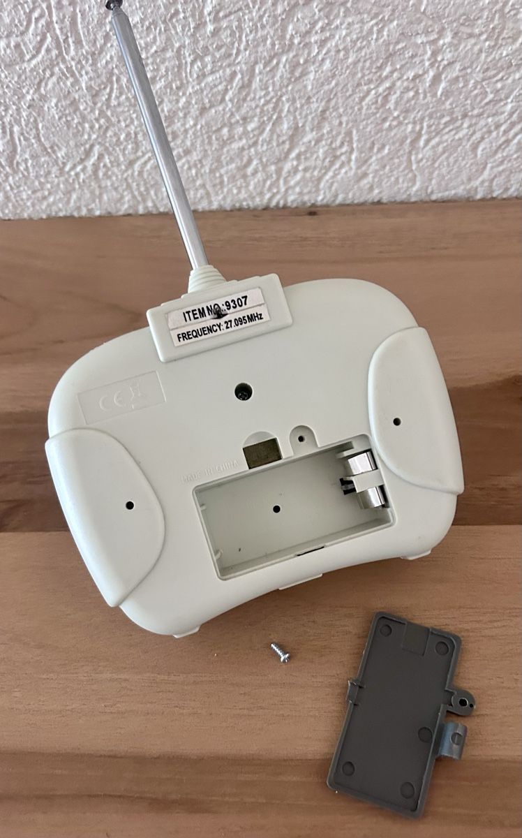 Modellismo RC: Bateau télécommandé Shark Power rouge – Usato da Chêne-Bougeries venduto da Assouille 8