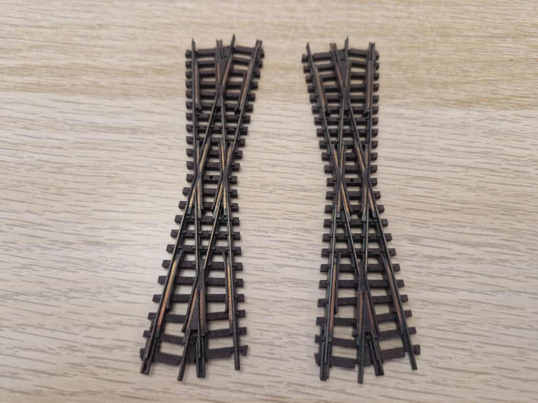Arnold Modellini di ferrovie: Arnold N 2 x 1854 Kreuzung – Usato da St-Aubin-Sauges venduto da tantome