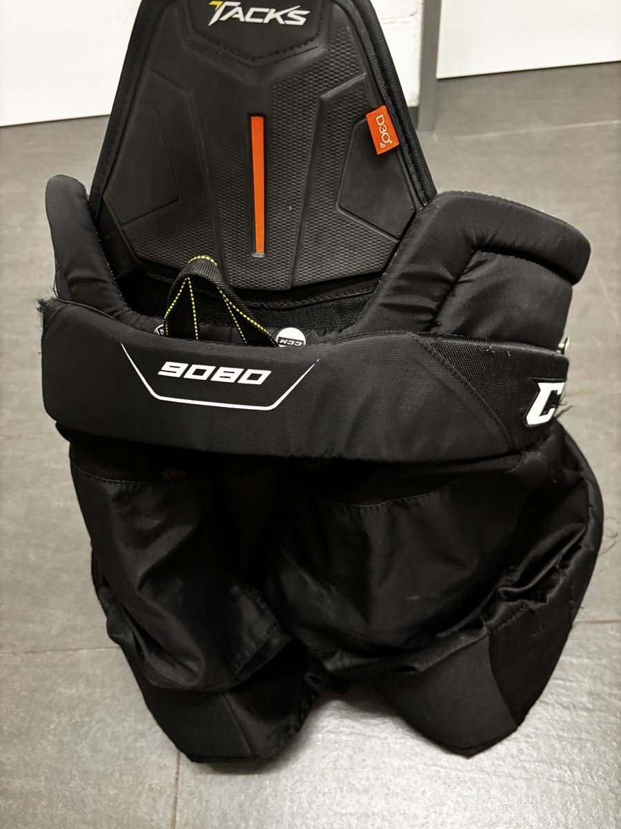 Ccm Pantaloni: CCM Eishockey Hose Senior M – Usato da Diepoldsau venduto da 5RO5WE 2