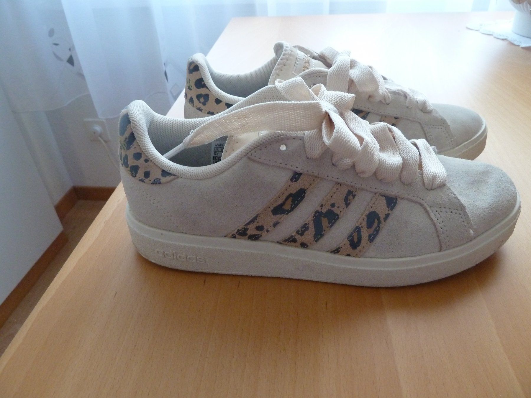 Adidas Chaussures femmes: ADIDAS - SNEAKER; Gr. 38, beige – D'occasion à Kestenholz par Fechy