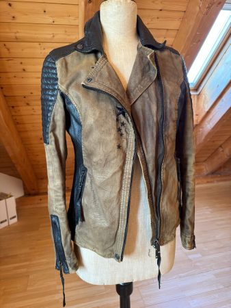 Coole Jacke mit Ledereinsätzen
