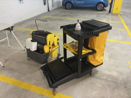 Rubbermaid cleaning trolley and mop bucket