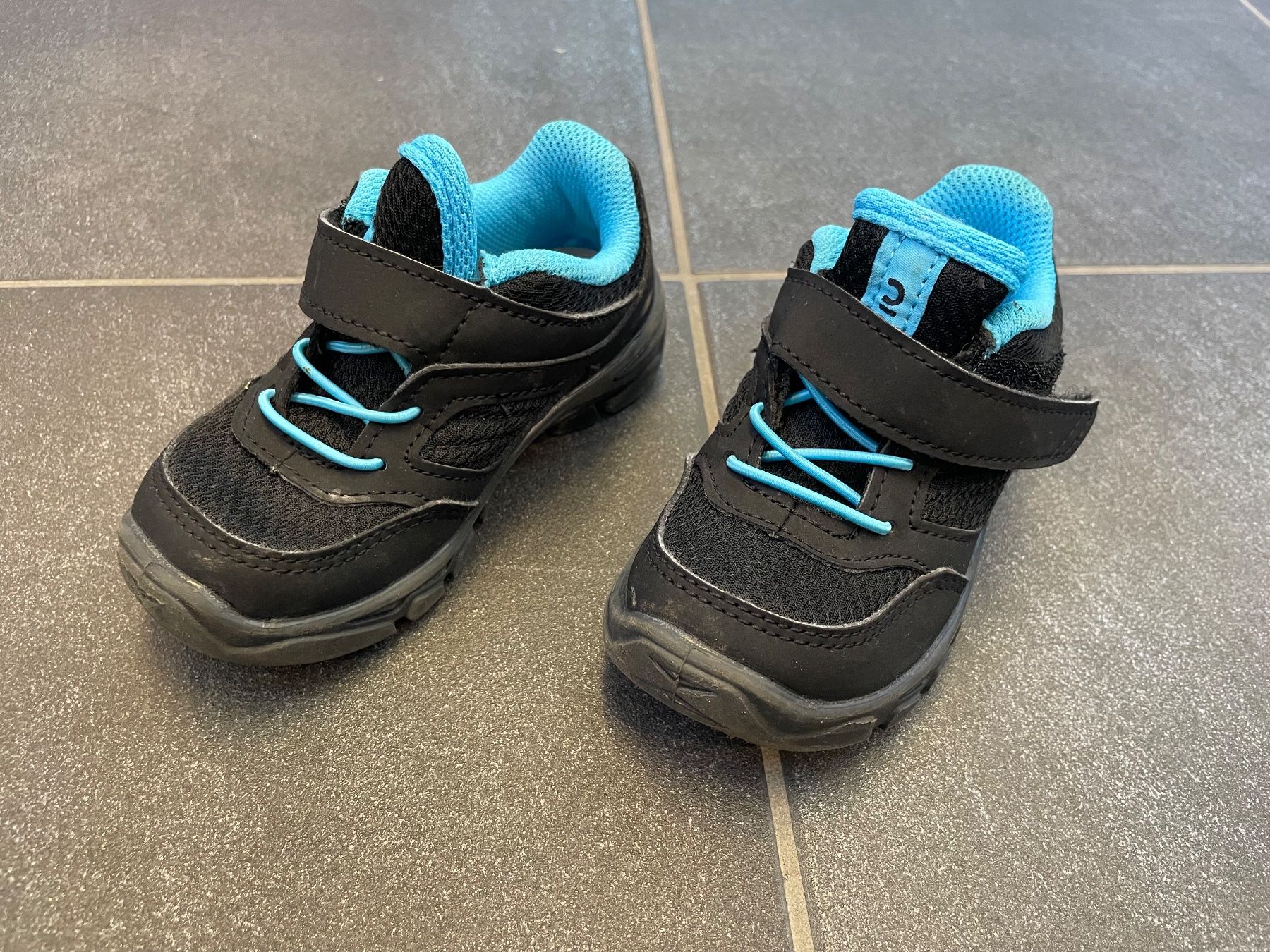 Schuhe für Jungen: Schwarze Schuhe – Gebraucht aus Winkel von jen_5wrx