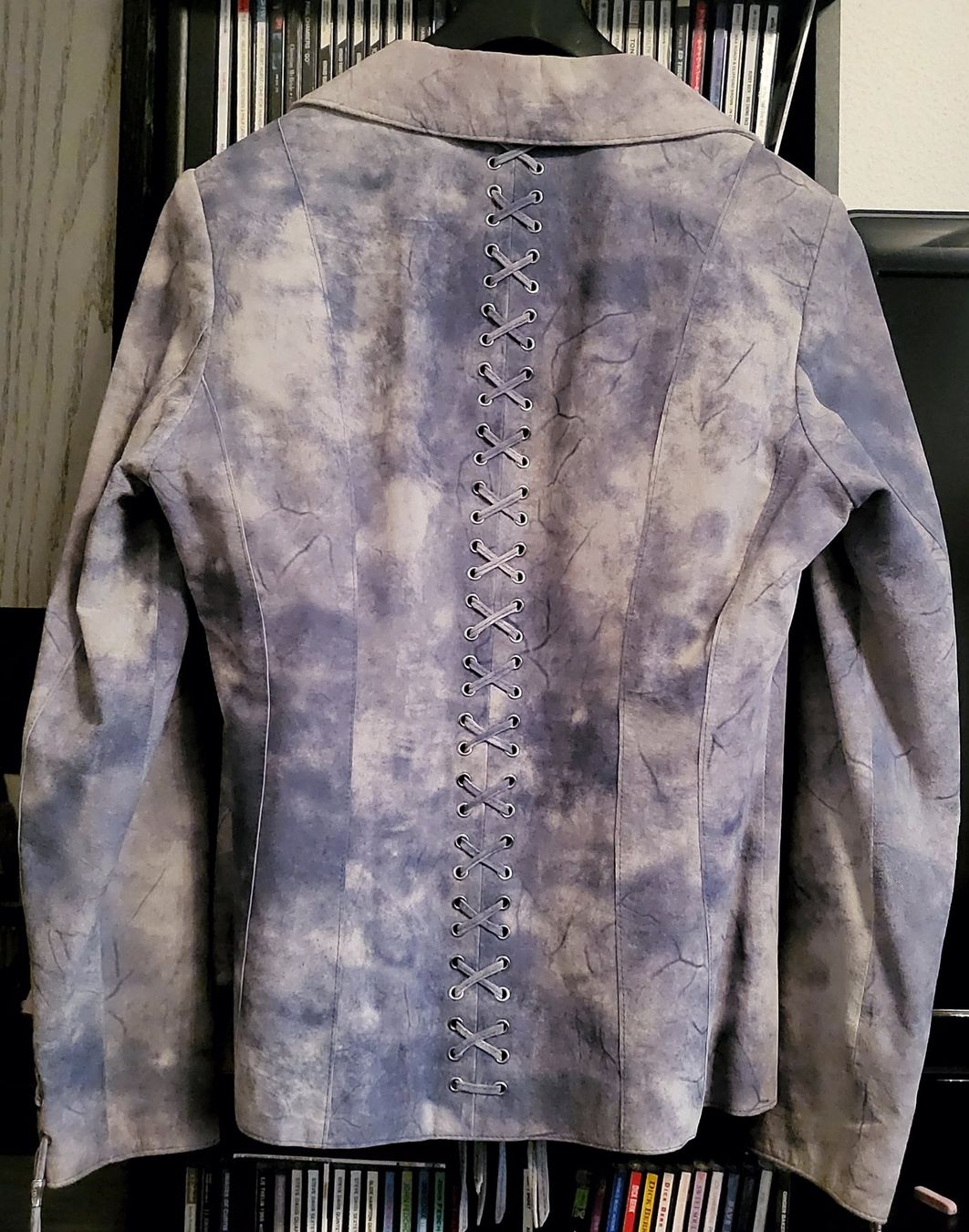 Giacche: Veste en daim pour femme. – Usato da Neuchâtel venduto da wikit 4