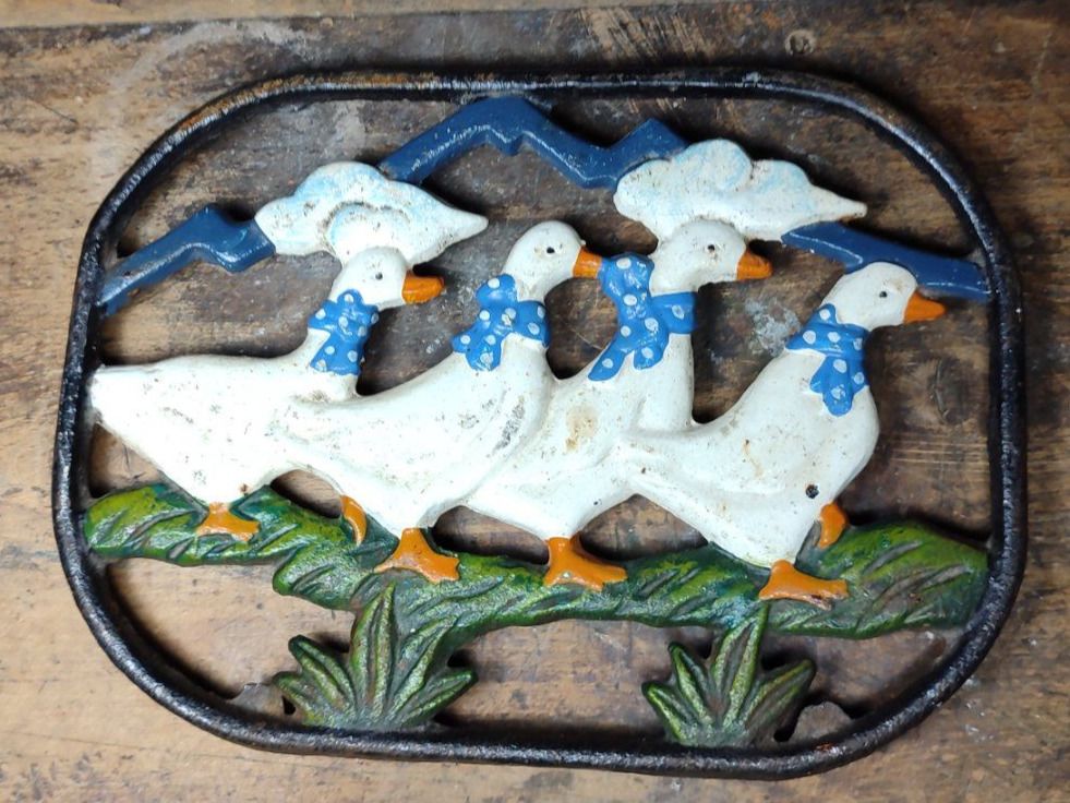Padelle: Wunderschöner Pfannen Untersetzer mit Enten – Usato da Gelterkinden venduto da MYSTOREFORYOU4460