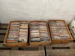 3 cartons de disque vinyles 45 tours 2 titres
