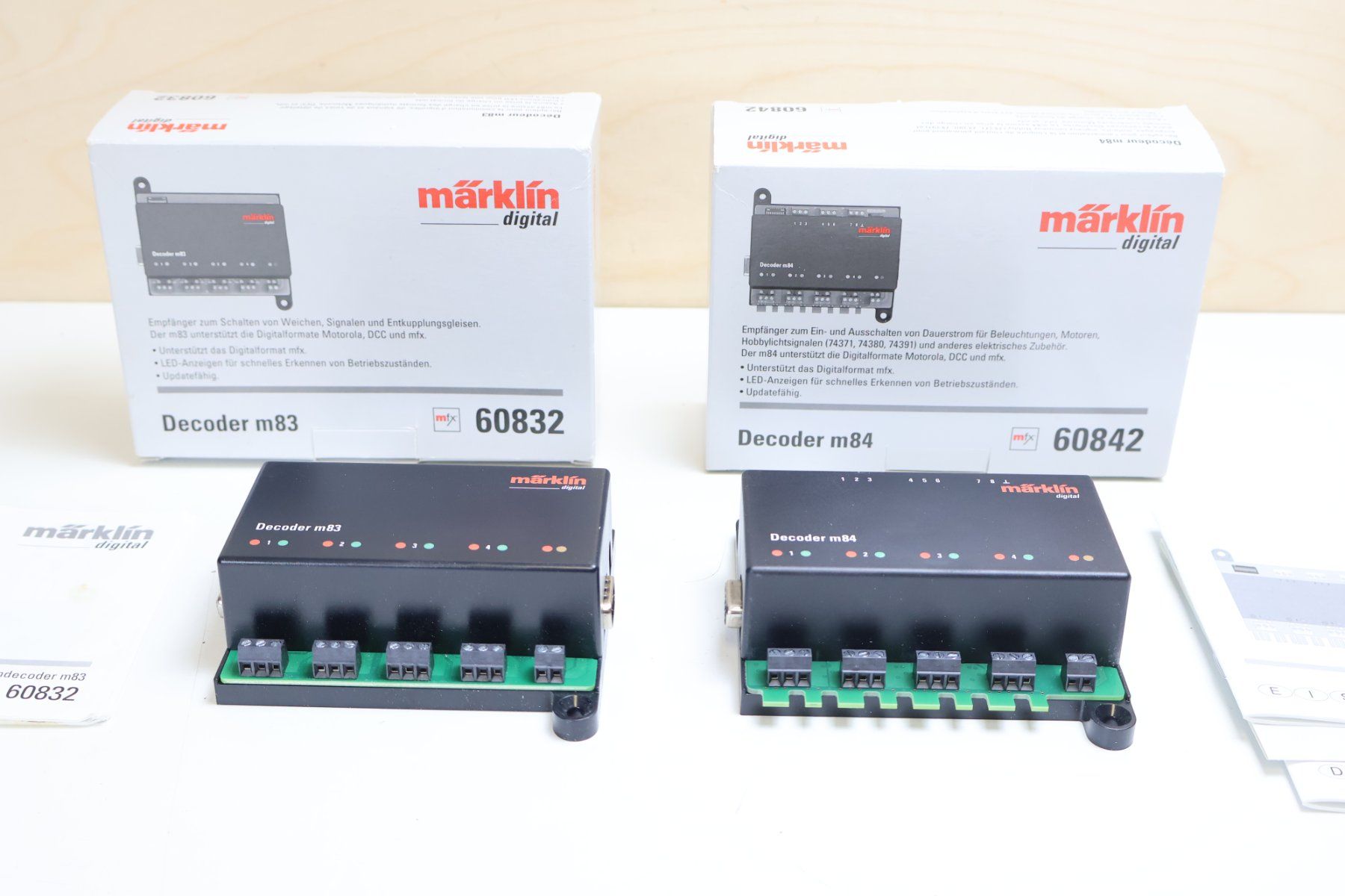 Märklin Modelleisenbahnen: Märklin Weichendecoder m84 + Decoder m83 - 60842 / 60832 – Gebraucht aus Winterthur von  1