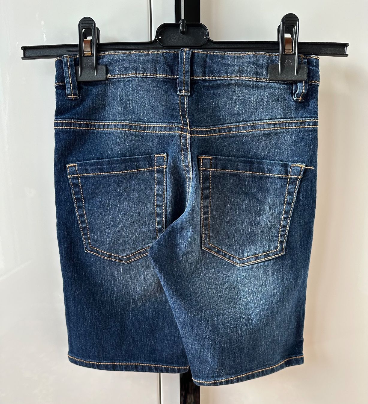 Benetton Pantaloni: 2 Bermuda in jeans Benetton – Usato da Castel San Pietro venduto da Moregi 4