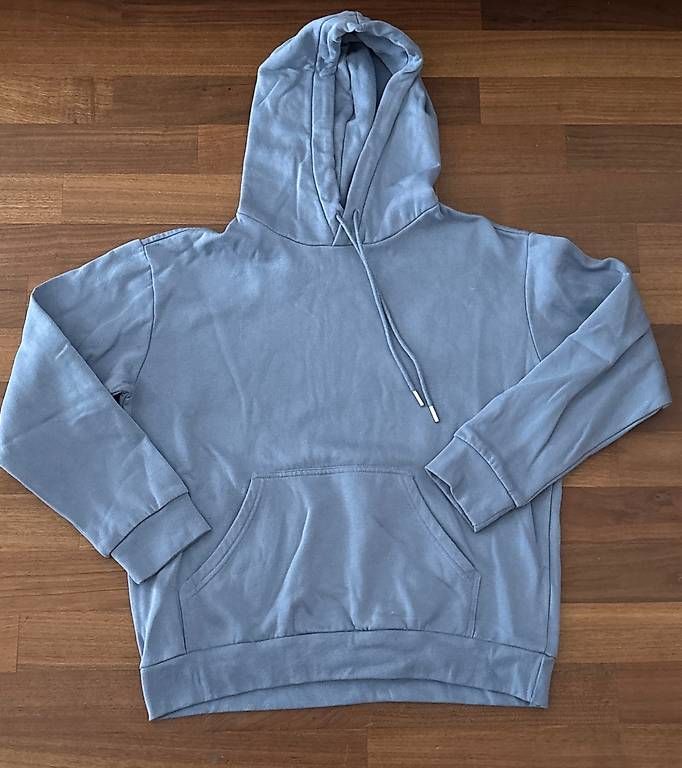 Pullover & Sweatshirts: Hoodie – Gebraucht aus Willisau von lev_f6dx