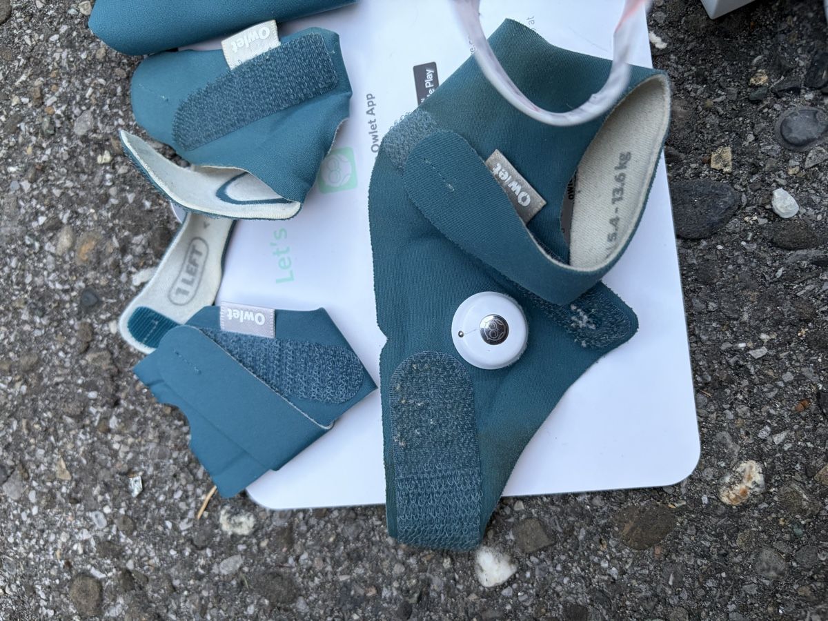 Babyphones: Owlet Smart Sock 3. Generation mit Basisstation, komplett – D'occasion à Müntschemier par R.e.b.e.c.c.a 2