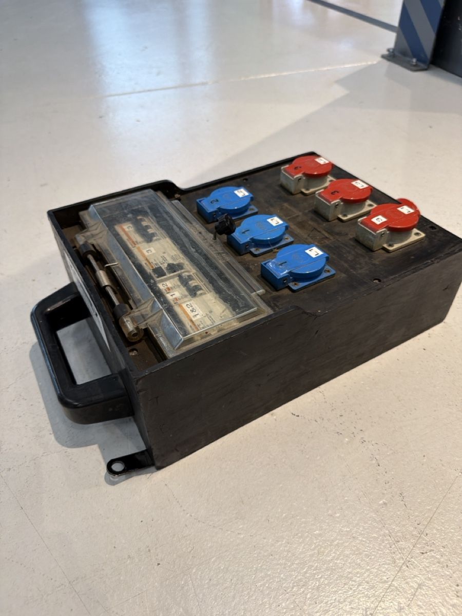 GIFAS Elettrotecnica: Strom Verteiler CEE 32A – Usato da Allschwil venduto da KONNEX_4123 2
