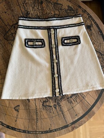 Pinko Cream Bouclé Tweed Mini Skirt Black Trim Gold Buttons 