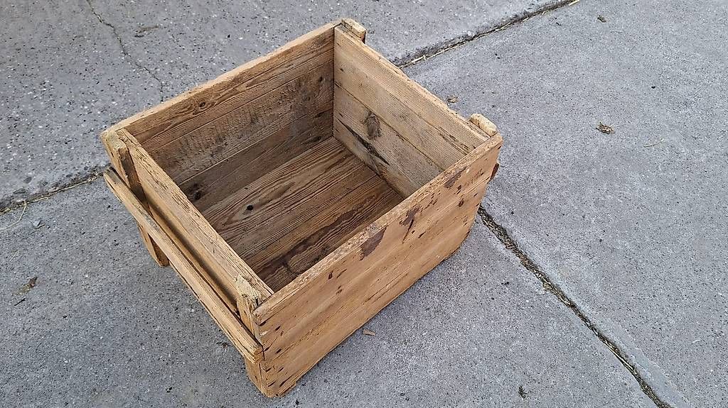 Caisses de transport: Alte Holzkiste – D'occasion à St. Gallen par smileforever 1