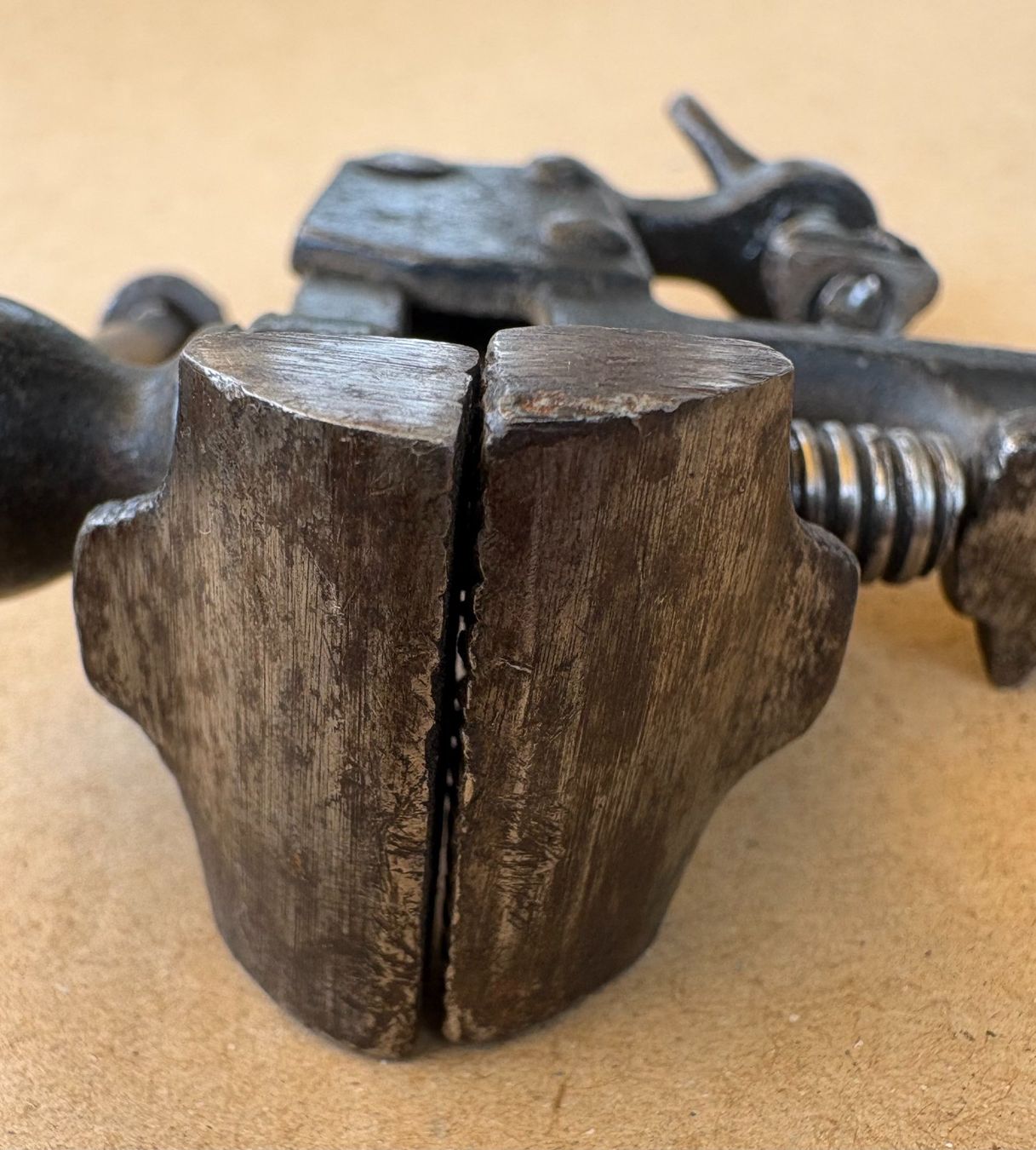 Tous les outils: VINTAGE TISCHSCHRAUBSTOCK – D'occasion à Ostermundigen par wini63 4