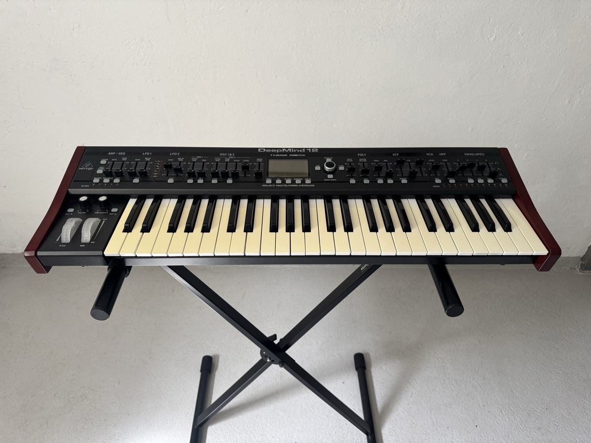 Behringer Instruments de musique: Behringer DeepMind 12 Synthesizer technisch einwandfrei – D'occasion à Rotkreuz par luk_xrb2
