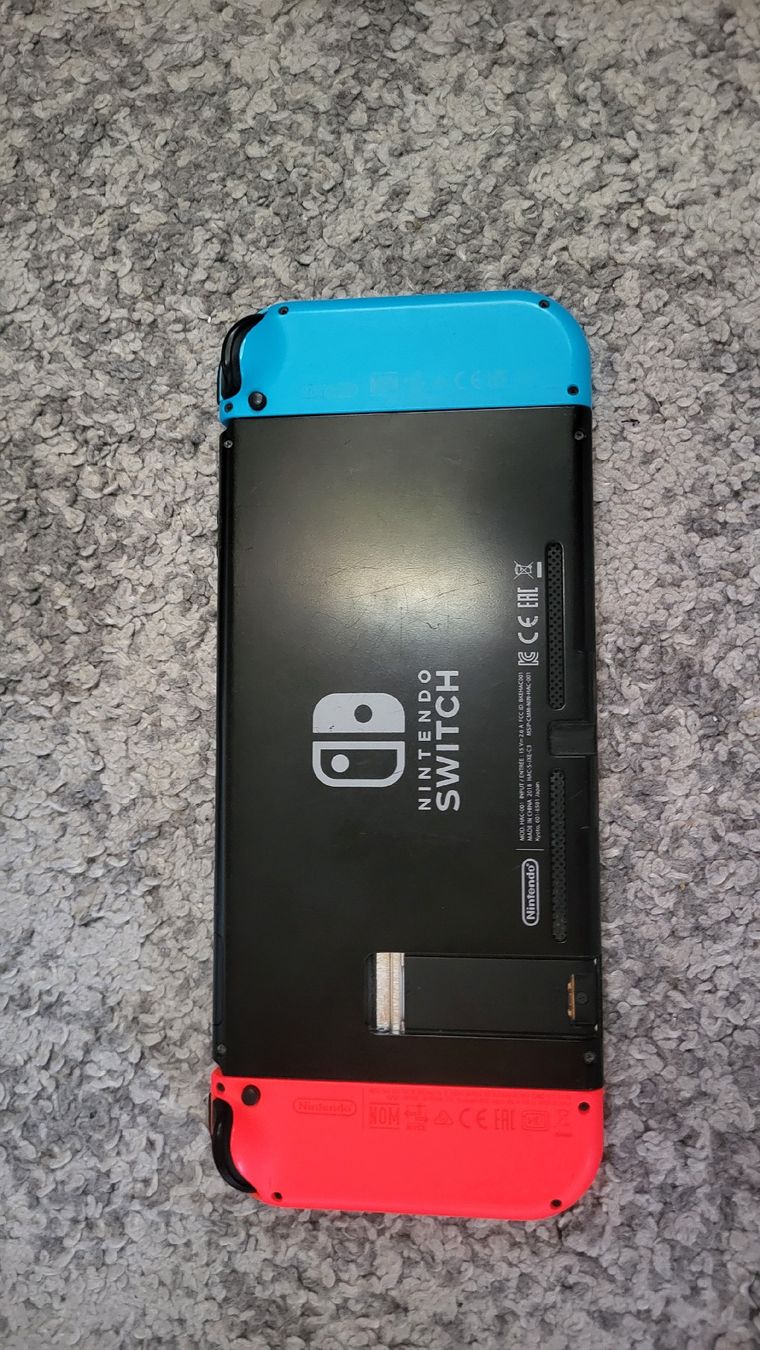 Nintendo Consoles: Nintendo Switch gebraucht – D'occasion à Gundetswil par ist_8hd8 7