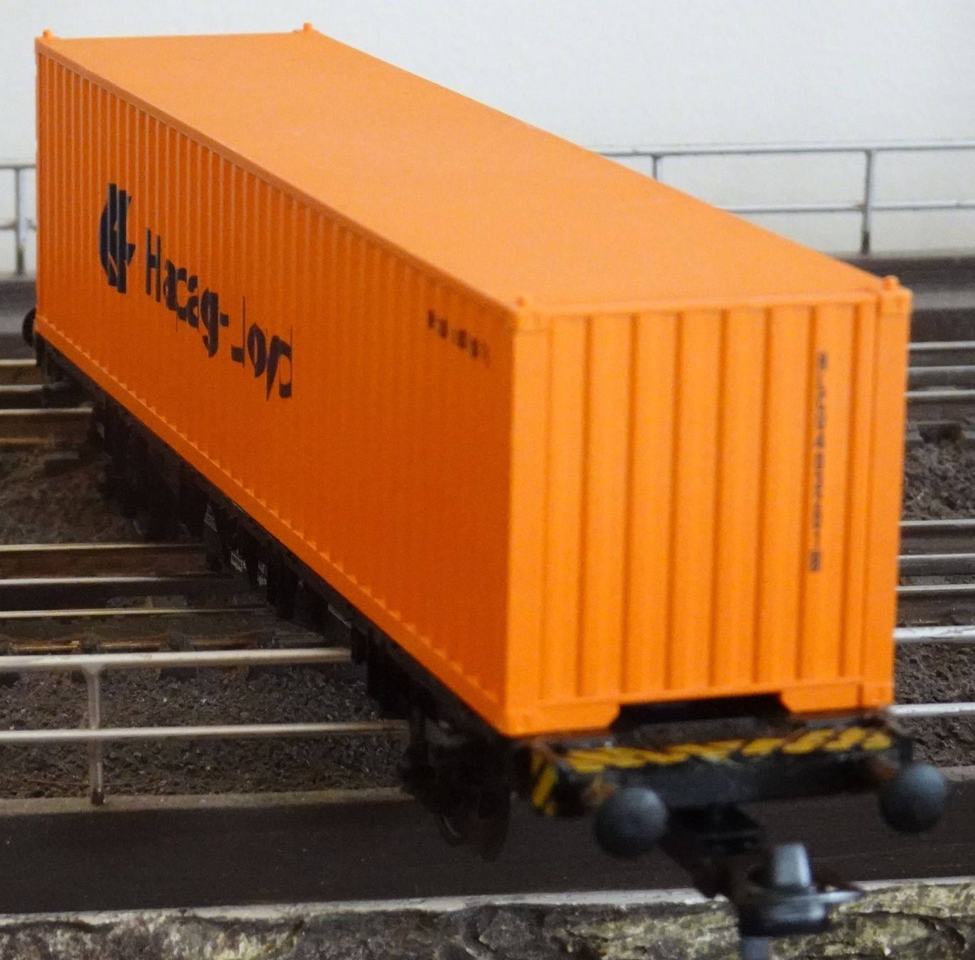 Roco Modellini di ferrovie: Fleischmann 5242, Containerwagen 'Hapag-Lloyd' der DB – Usato da Grossaffoltern venduto da berner85 3