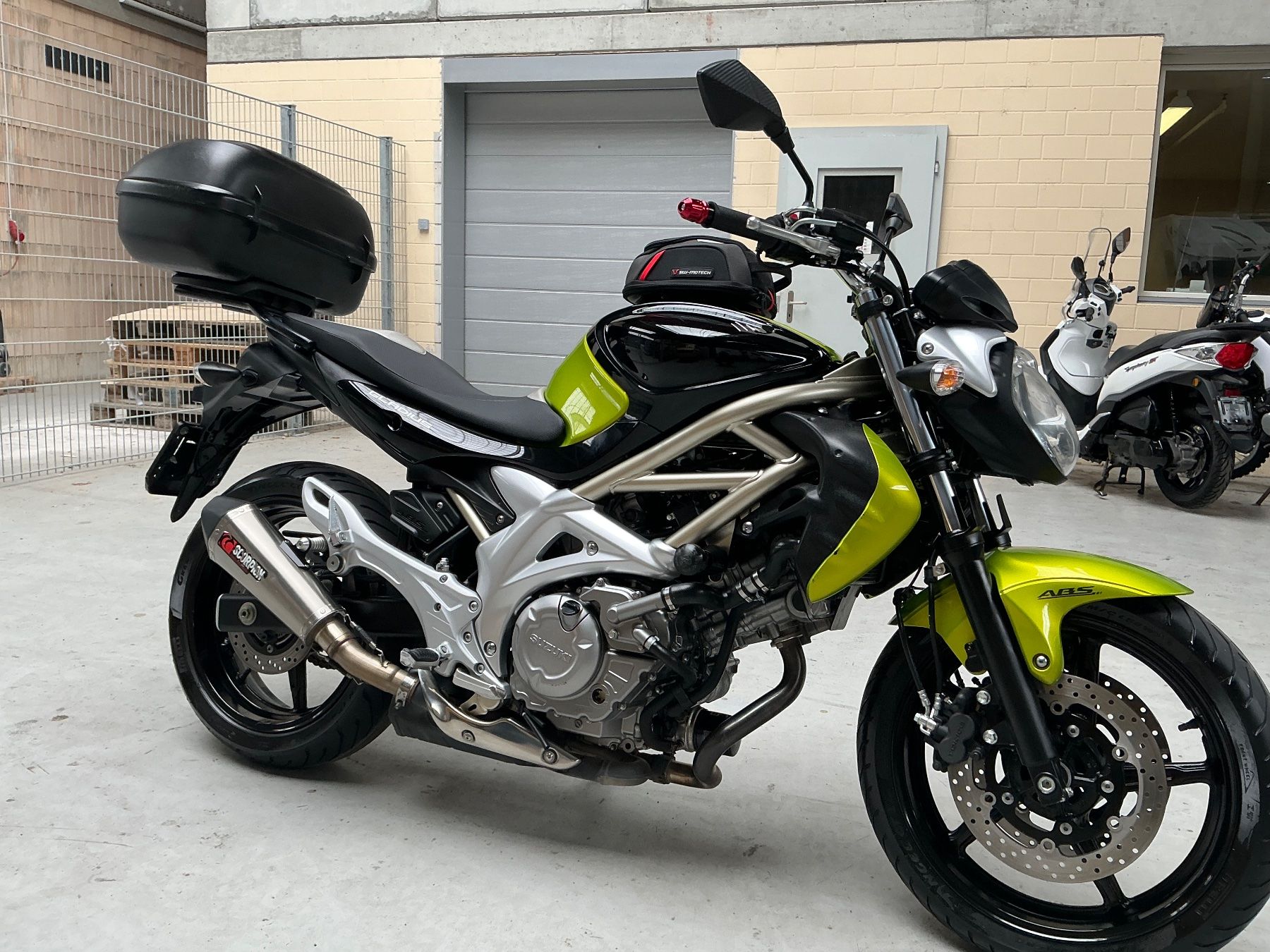 Suzuki Strada: Suzuki SFV650A Gladius – Usato da strengelbach venduto da Zoks 1
