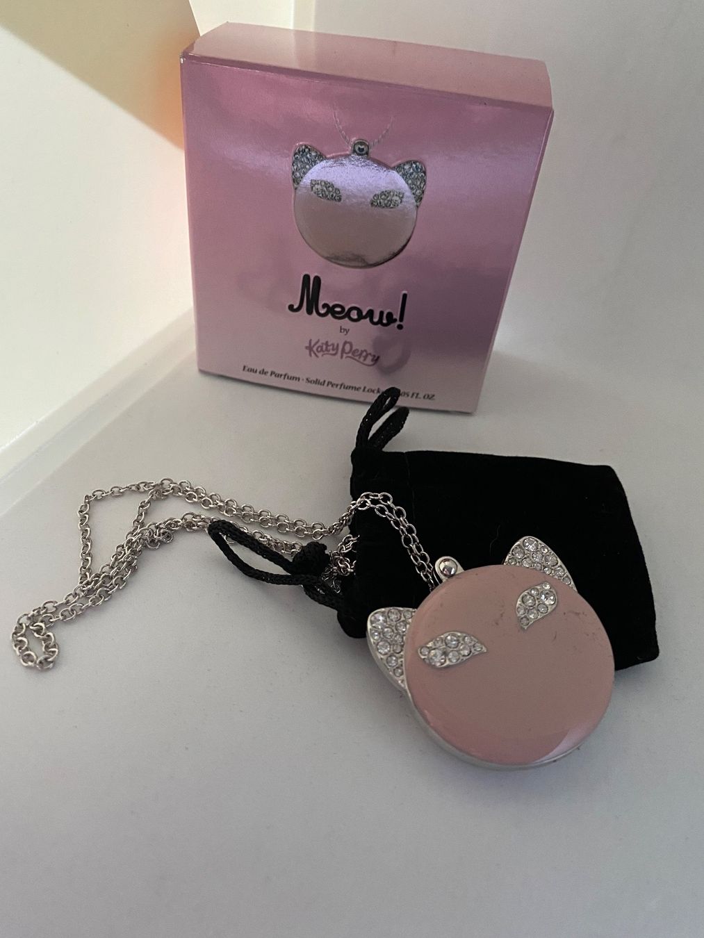 Catenine: Collier Katy Perry avec parfum solide – Nuovo e nell'imballaggio originale da Bouveret venduto da wes_7zll