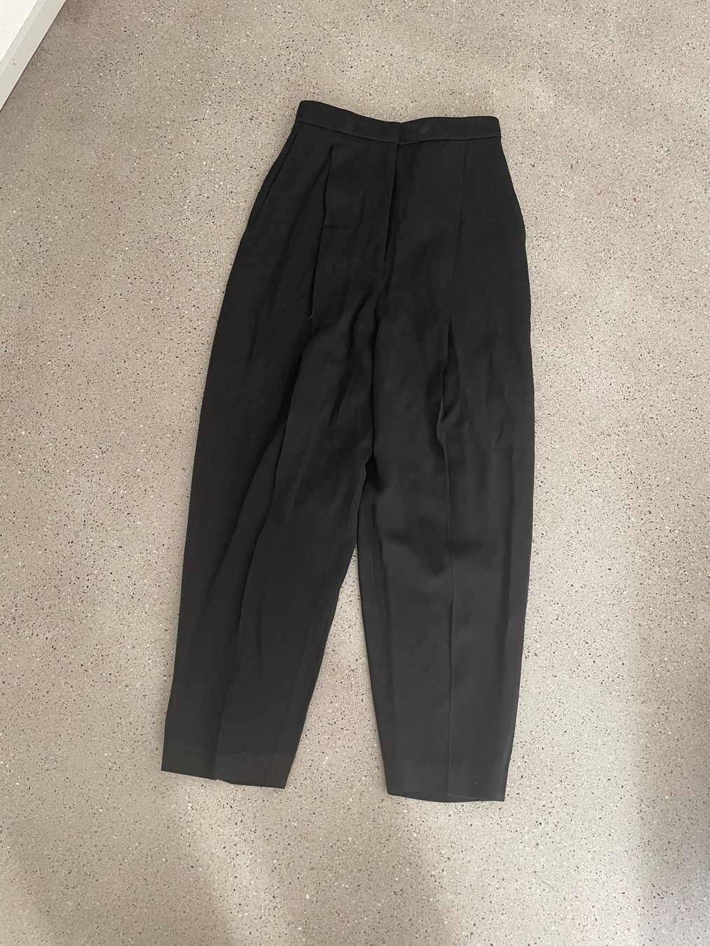 Khaite Pantalons: KHAITE August Hose in Schwarz – D'occasion à Zürich par ann_lv2n 1