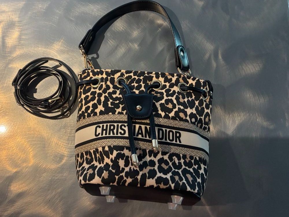 Dior Taschen: Dior Beauty Minibag Crossbody oder als Handbag - neu! – Neu und originalverpackt aus Niederglatt ZH von karinso