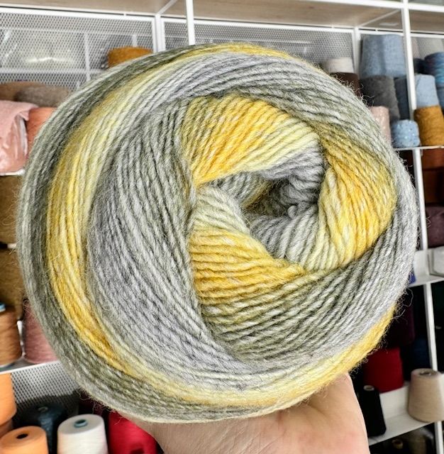 Wolle: Strickwolle Farbverlauf 2 Knäuel 400g – Neu (gemäss Beschreibung) aus Plons von Zimpfer 1