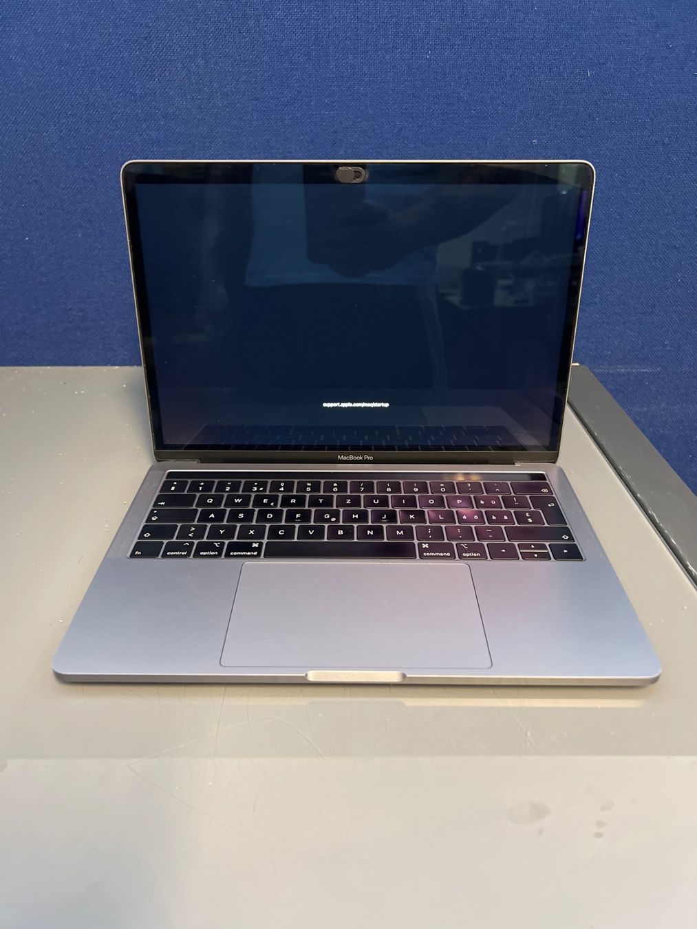 Apple Notebooks: MacBook Pro 13" 2018 Grey Startprobleme #26 – Defekt aus Dietikon von speedkauf