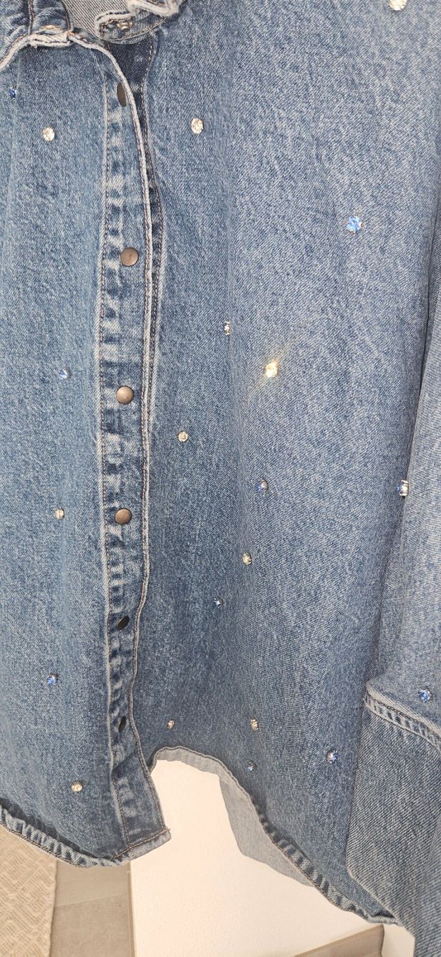 Only Camicette: Chemise en jeans strass – Usato da Vétroz venduto da MargauxLDG 2