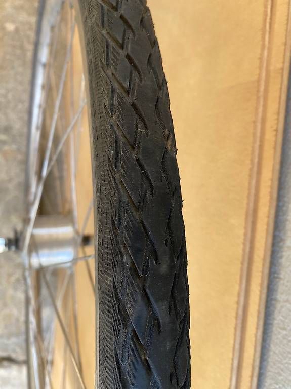 Pièces détachées: Velo- Vorderrad 28 ", mit Nabendynamo – D'occasion à Strengelbach par Luftschutzsoldat 1