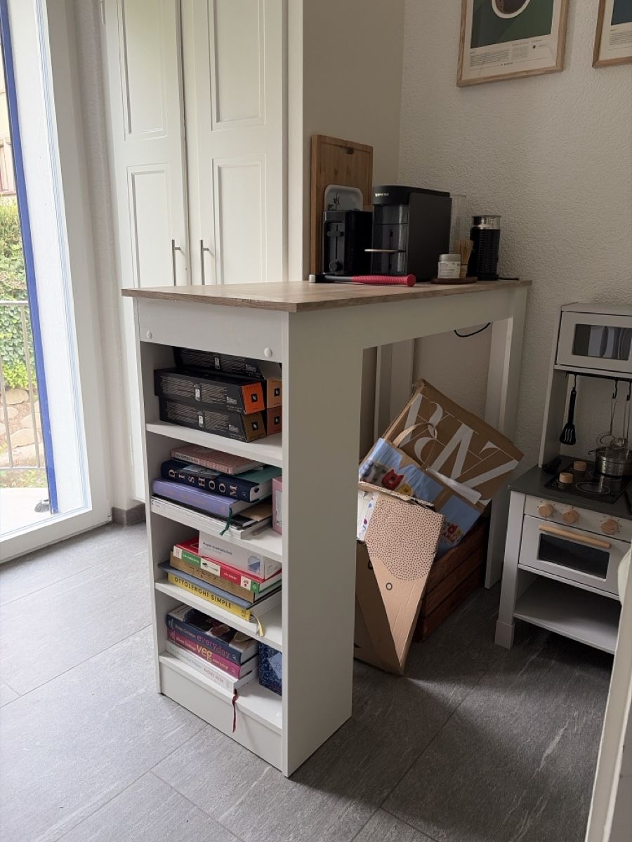Tavoli: Bar Table with Shelves – Usato da Zürich venduto da Hannahli 3