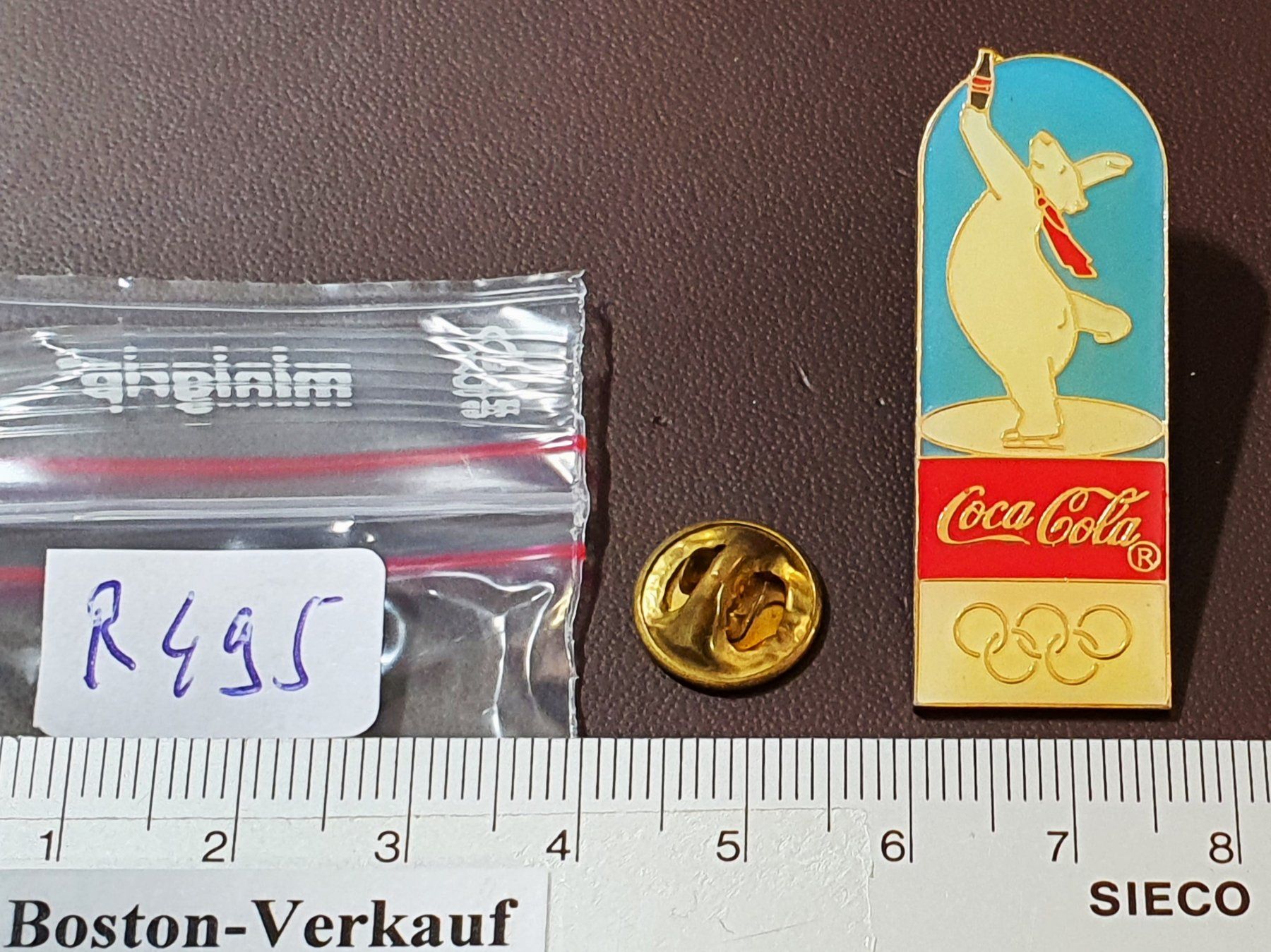 Placchette & Badge: R495 - Pin Eisbär Coca Cola Olympiade – Usato da Reinach BL venduto da Boston-Verkauf 1